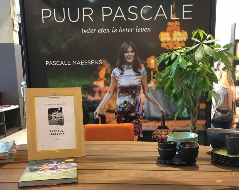 pascale-naessens-signeerstand-boekenbeurs-badrepublic-books